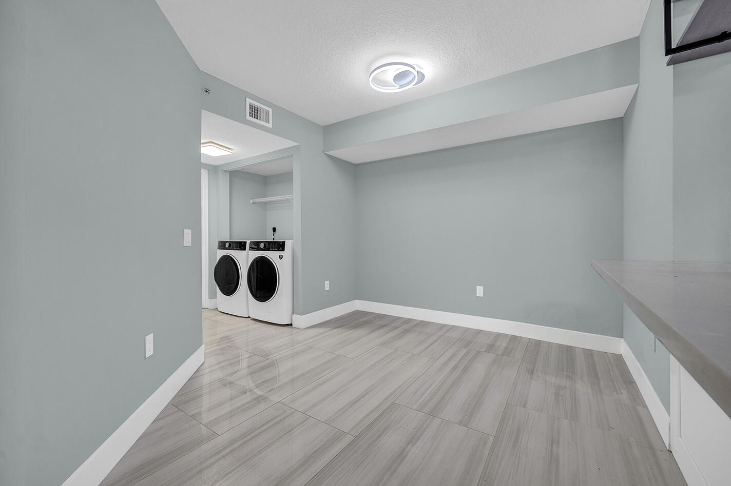 1010 Villa Circle — Photo 4