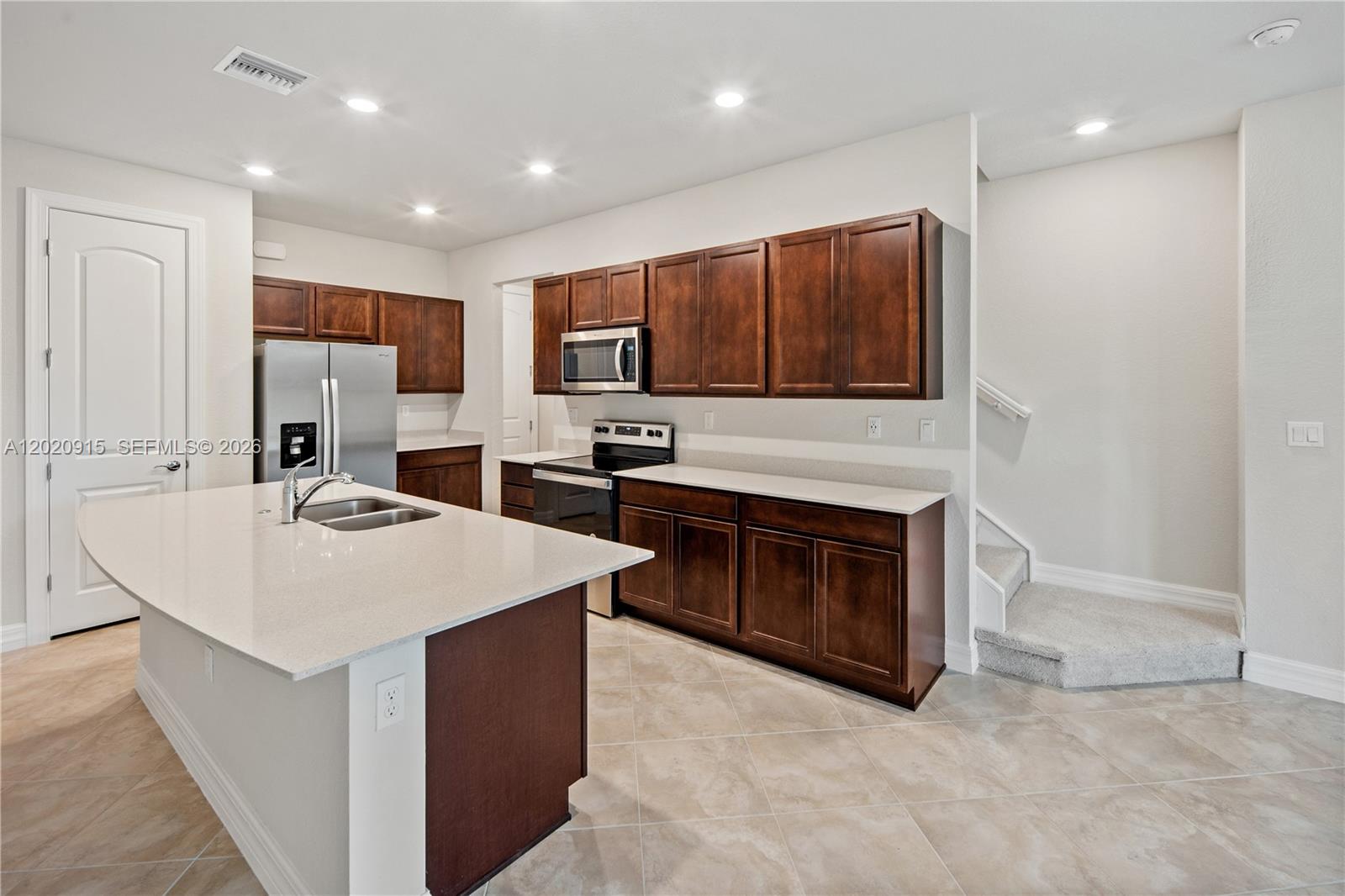 4488 E Appleton Cir E — Photo 4