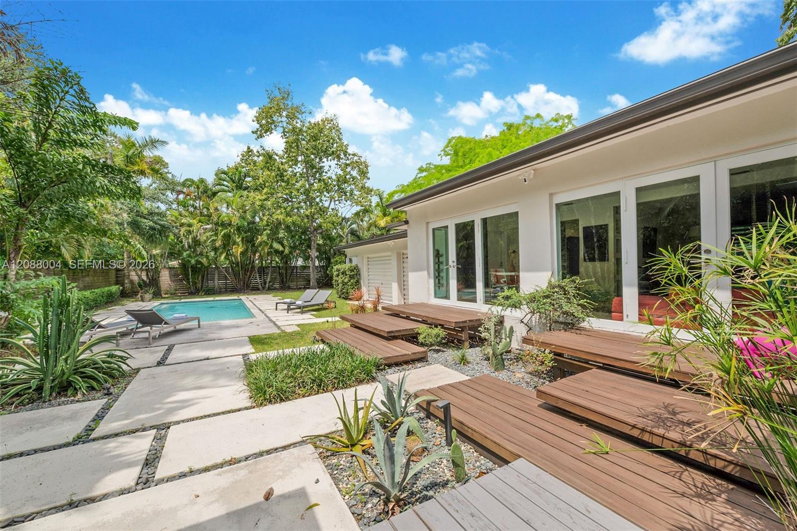 5800 SW 50th Ter # 5800 — Photo 2