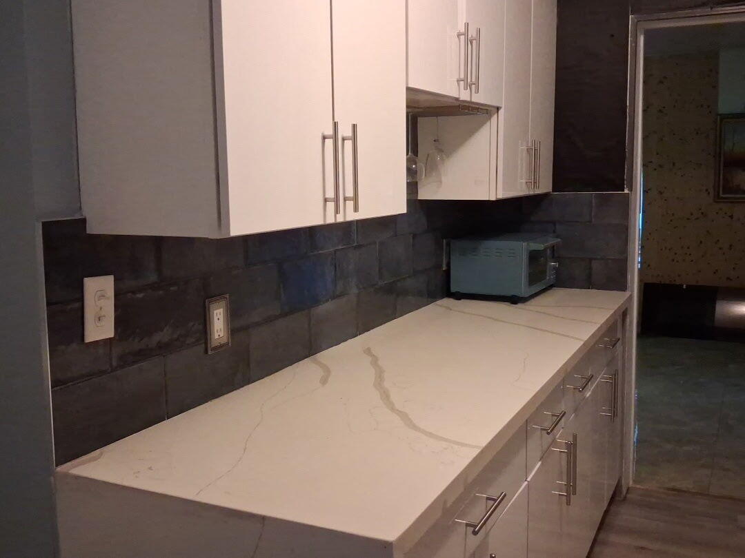 2574 NE 14TH Terrace — Photo 3