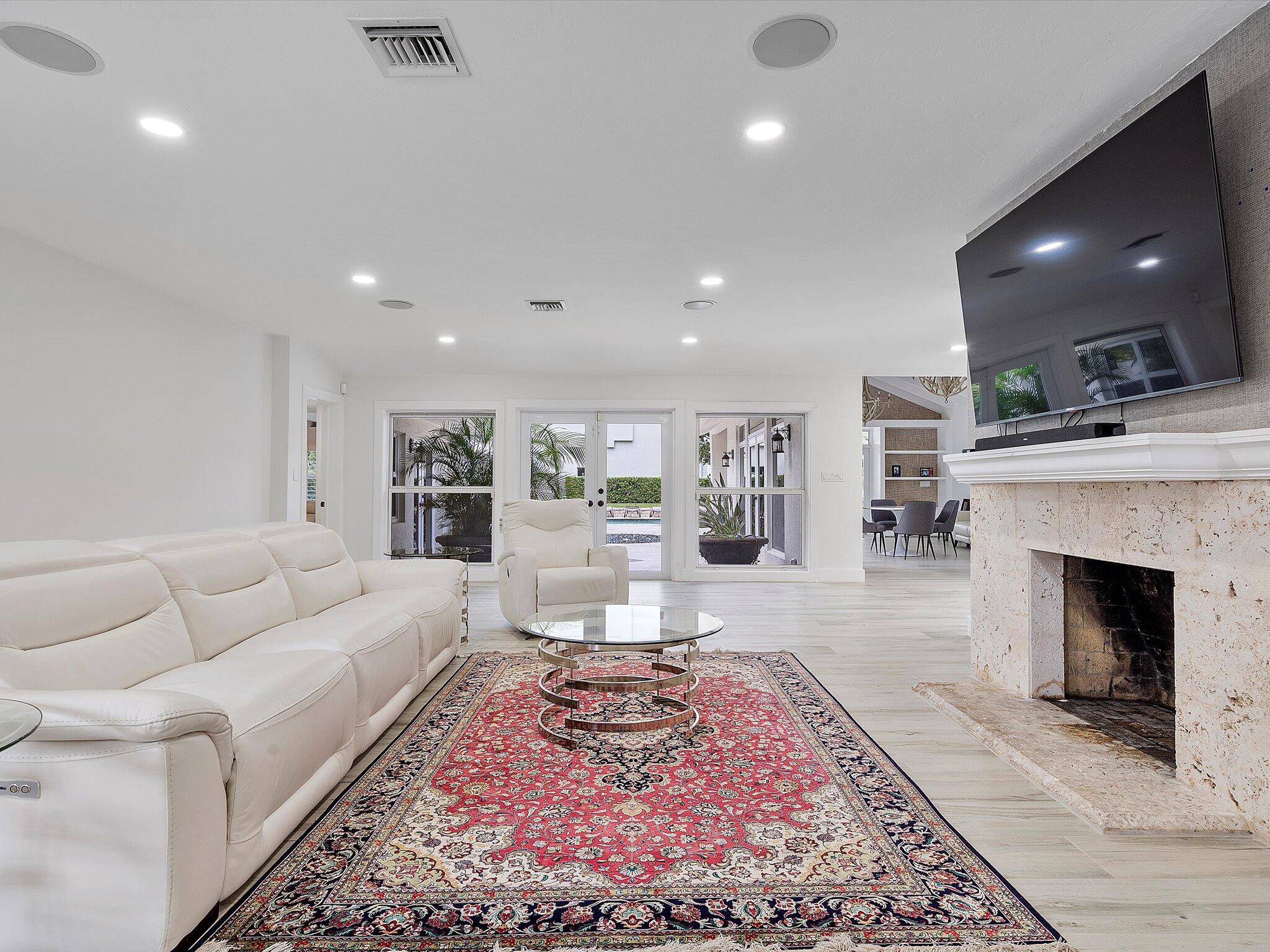 411 Poinciana Drive — Photo 2