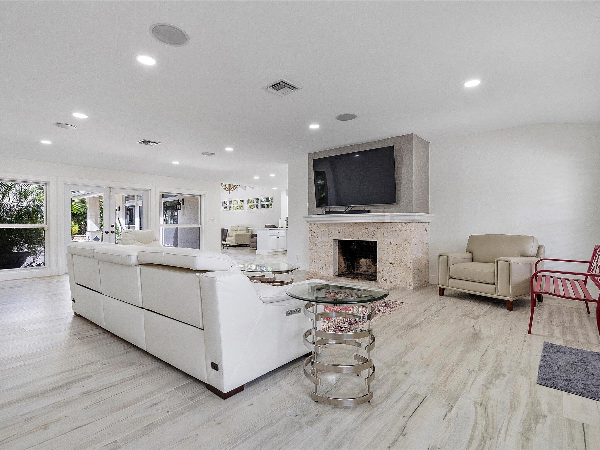 411 Poinciana Drive — Photo 3