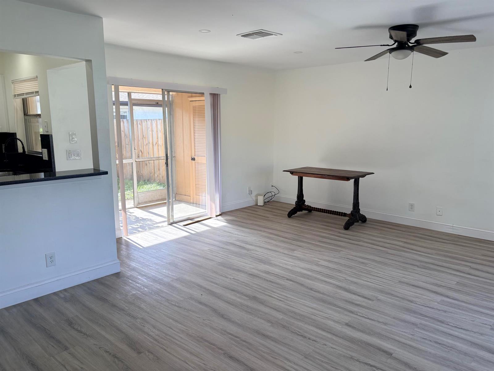 LIVING/DINING