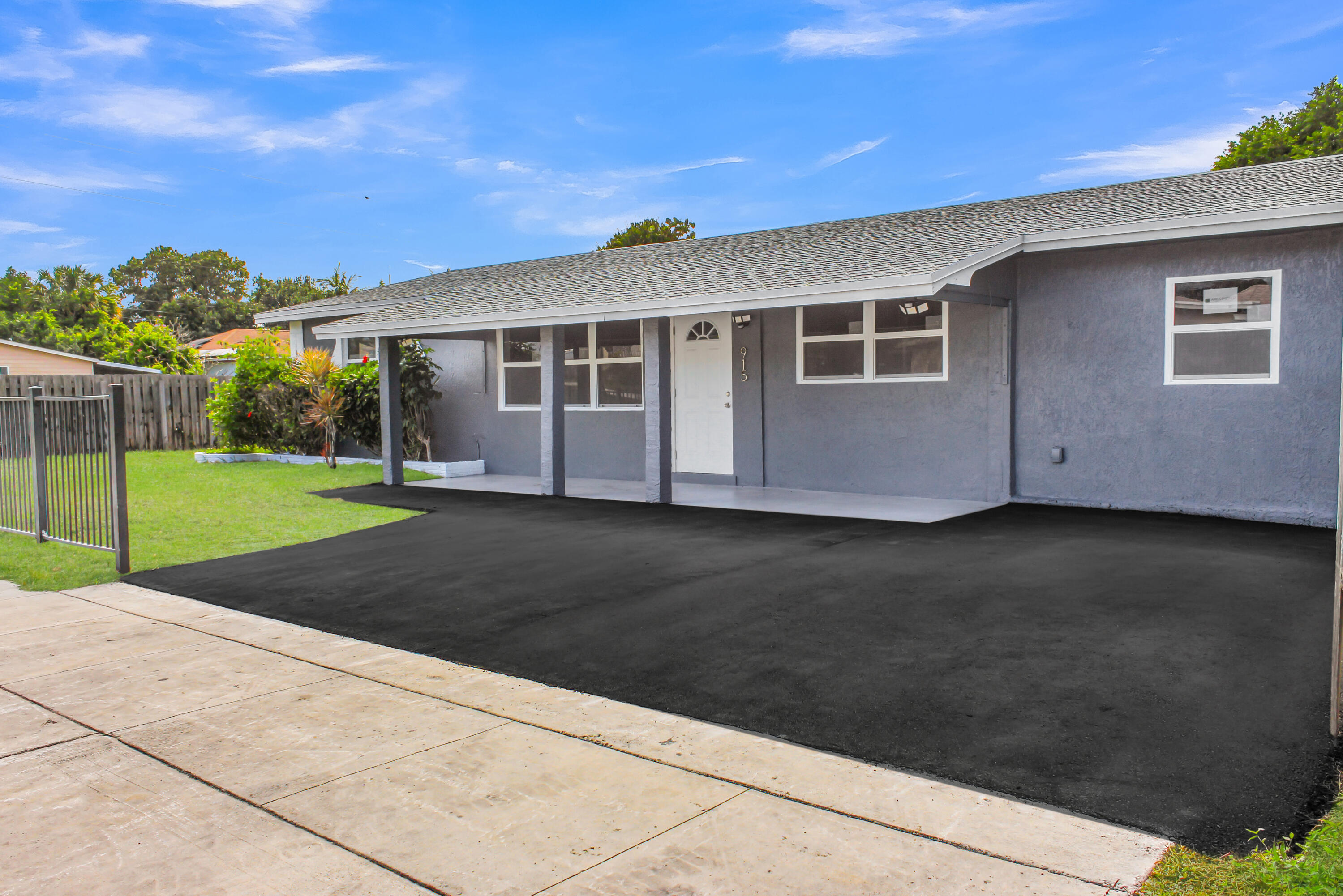 915 SW 3RD Street — Photo 2