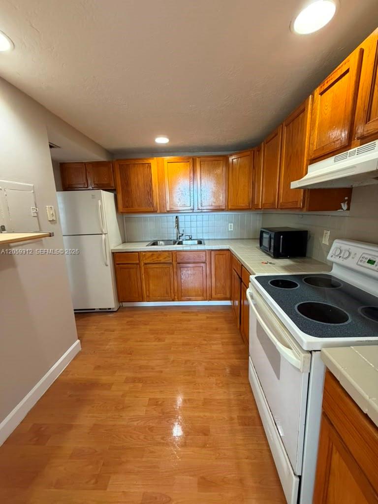 2025 NE 164th St # 1006 — Photo 2