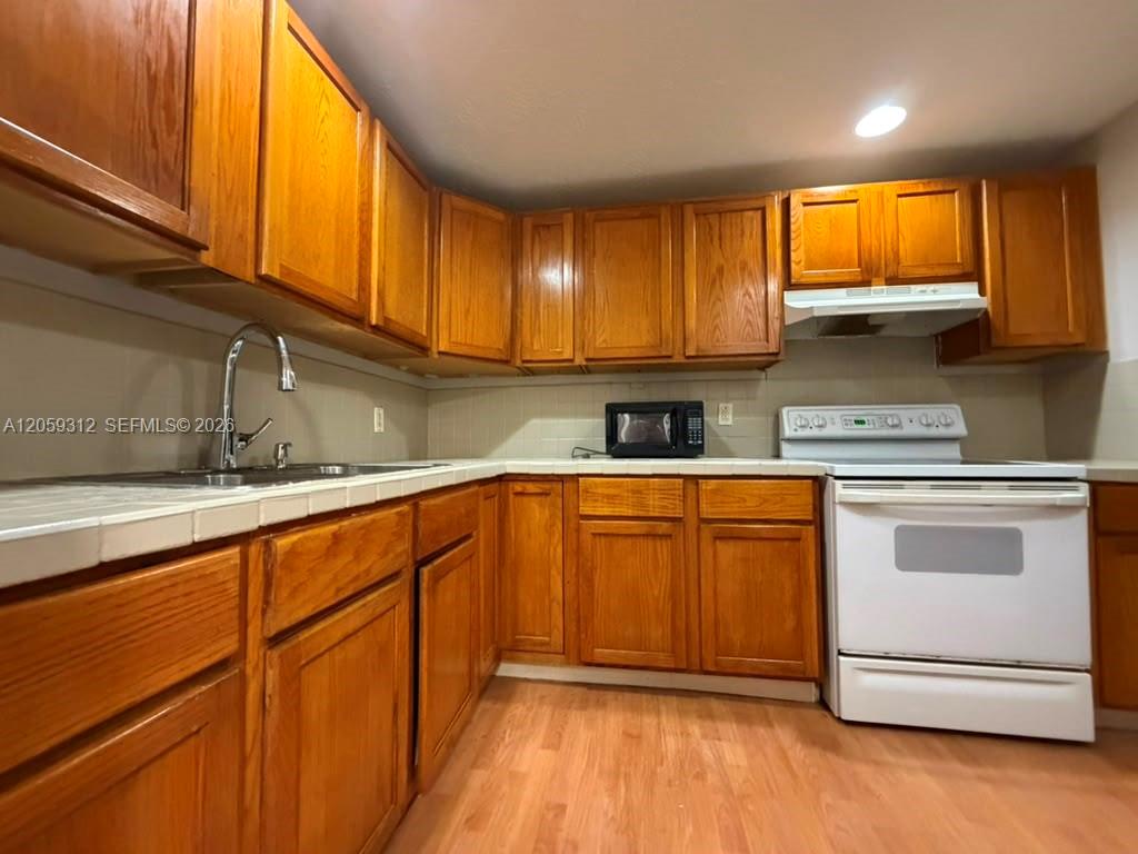 2025 NE 164th St # 1006 — Photo 3