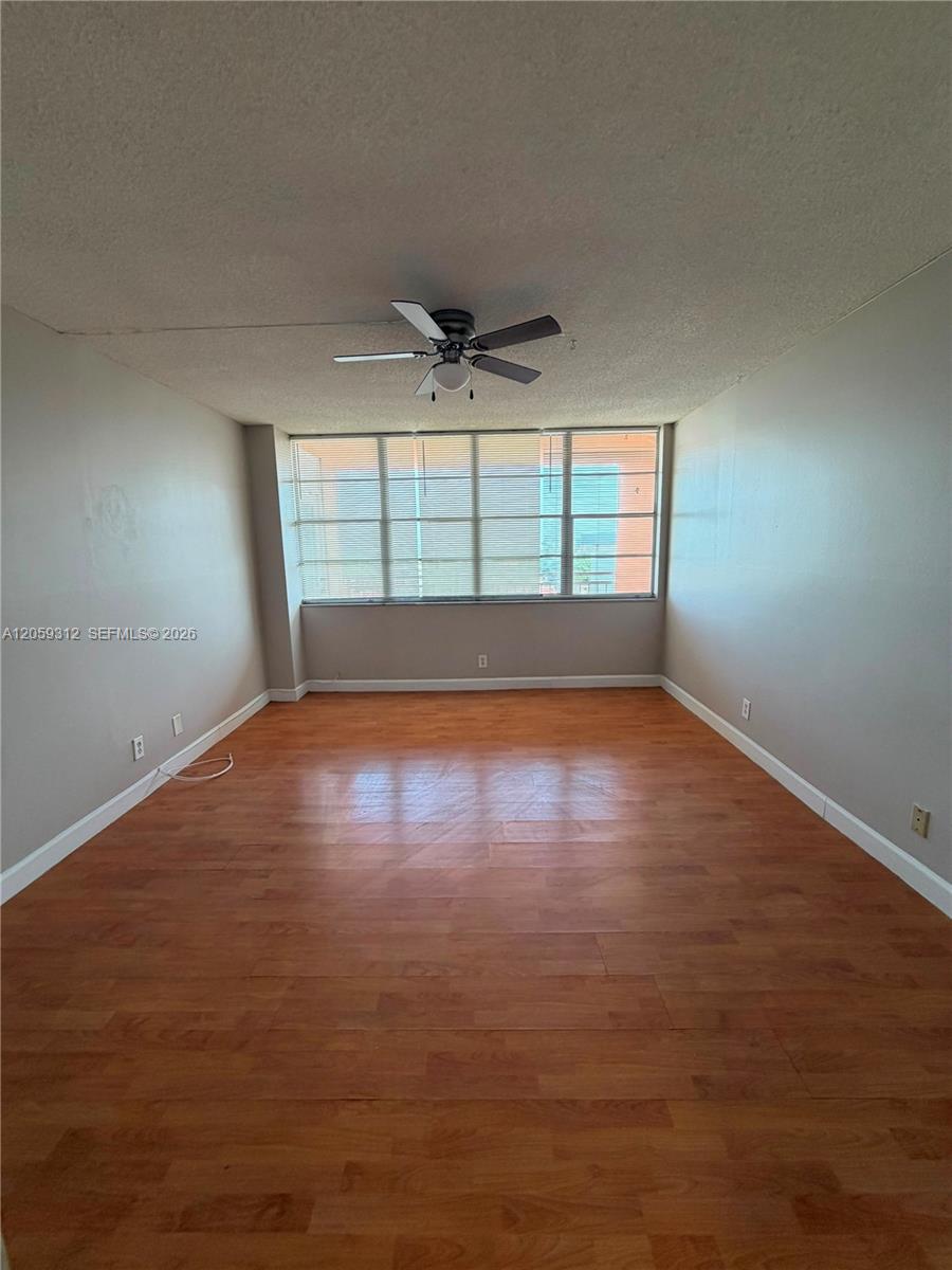 2025 NE 164th St # 1006 — Photo 5