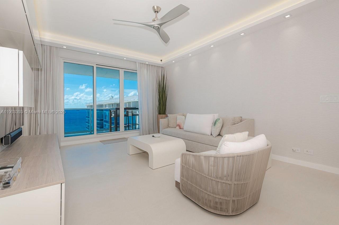 2301 Collins Ave # PH20, Miami Beach FL 33139