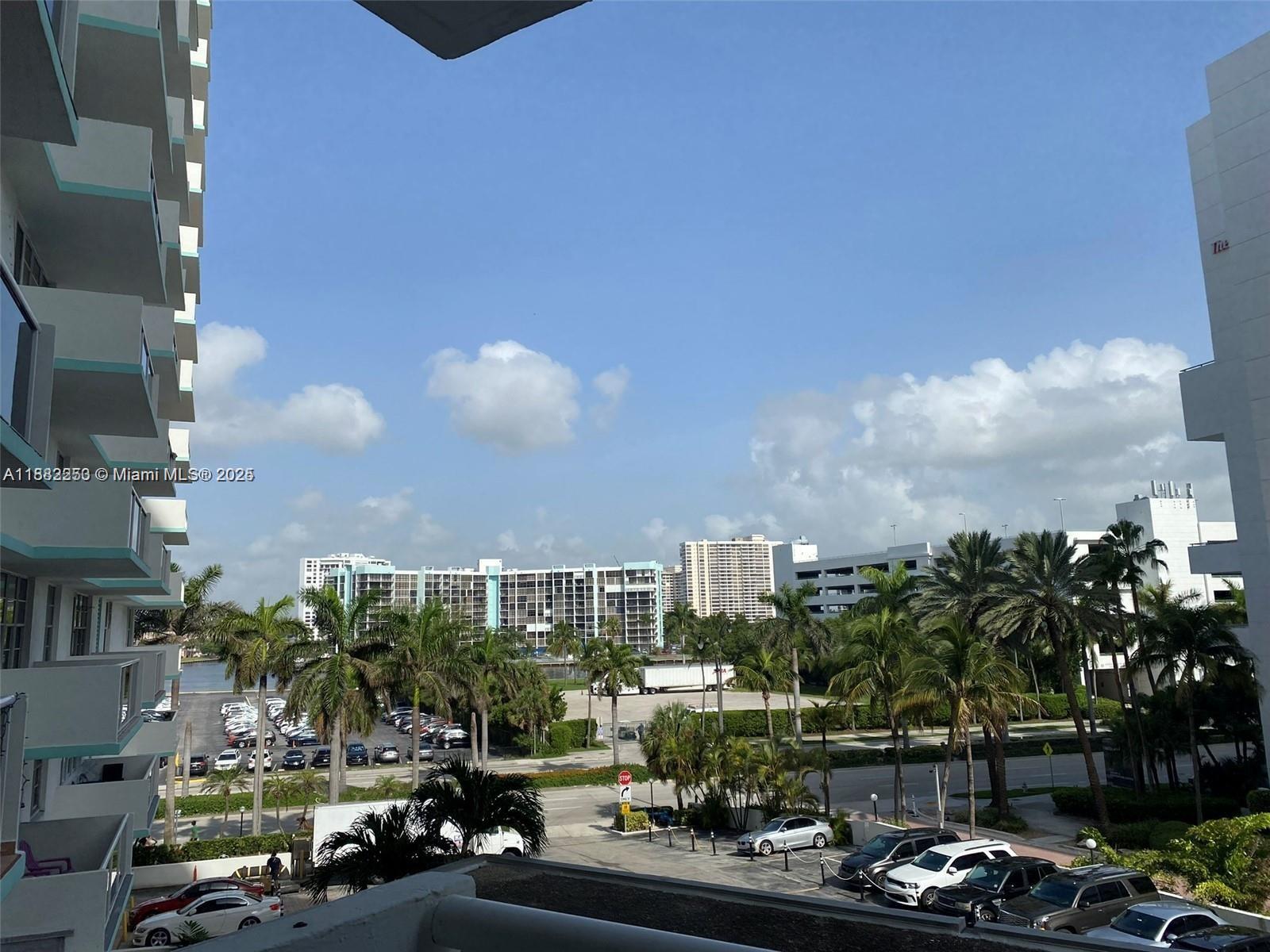 3725 S Ocean Dr # 419 — Photo 2