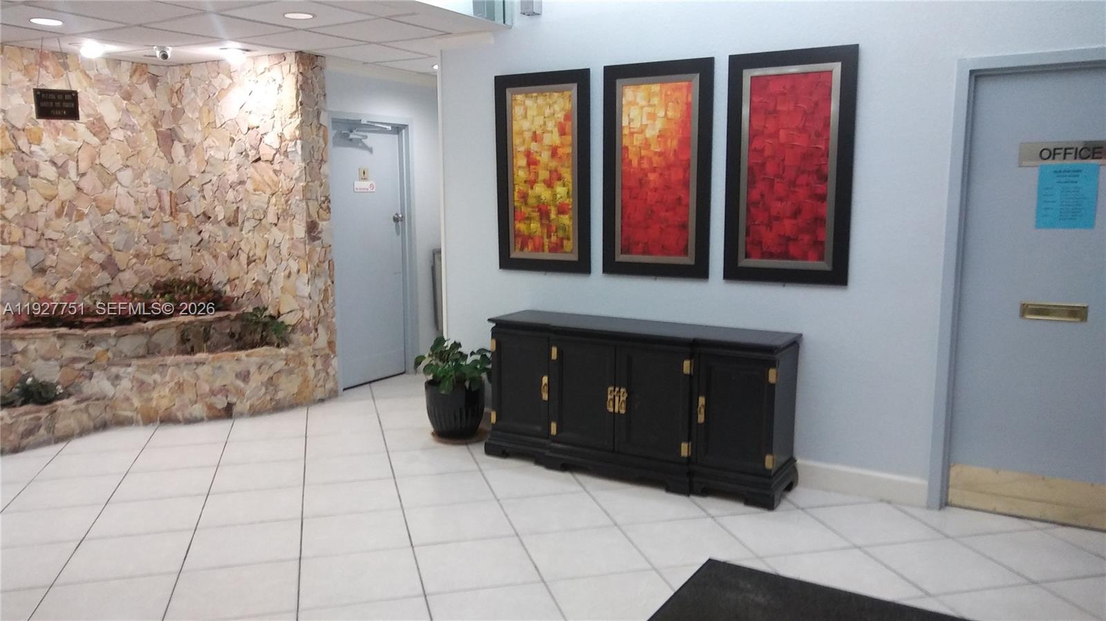 1000 Saint Charles Pl # L2 — Photo 3