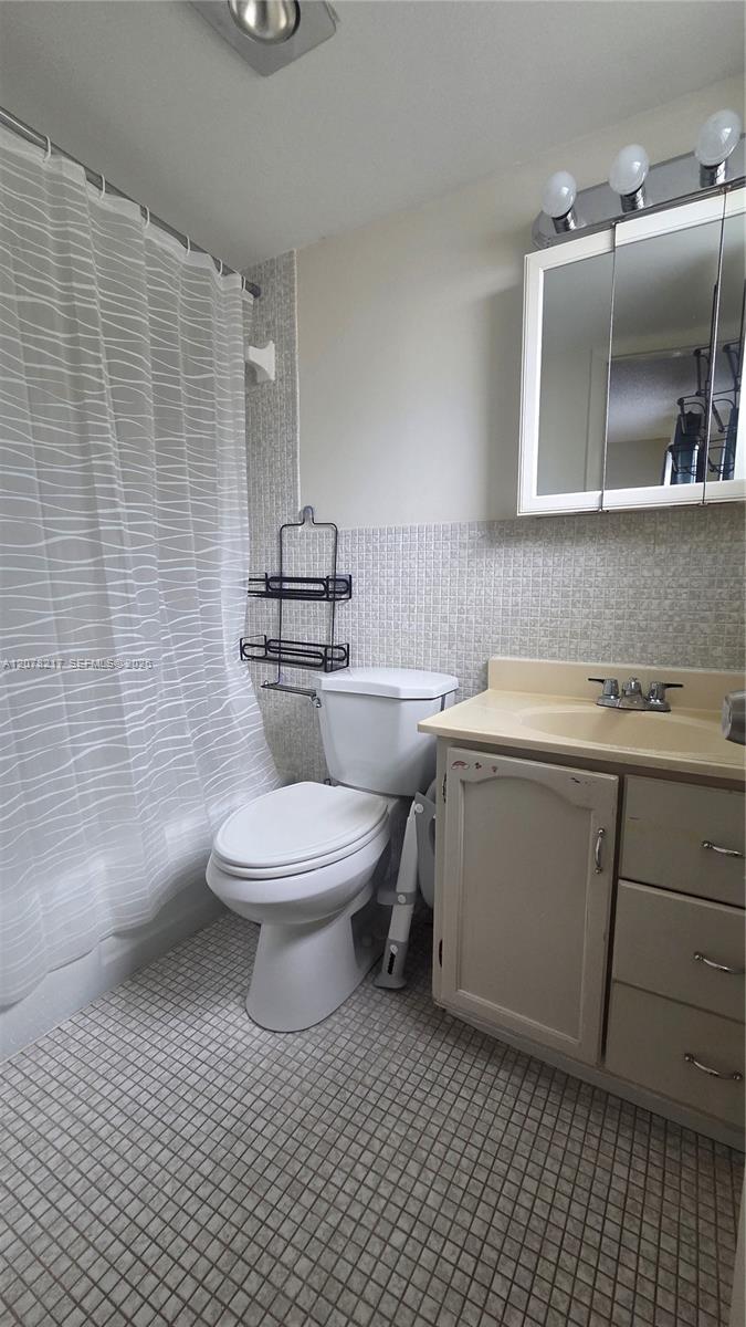 415 NE 2nd St # 105 — Photo 3