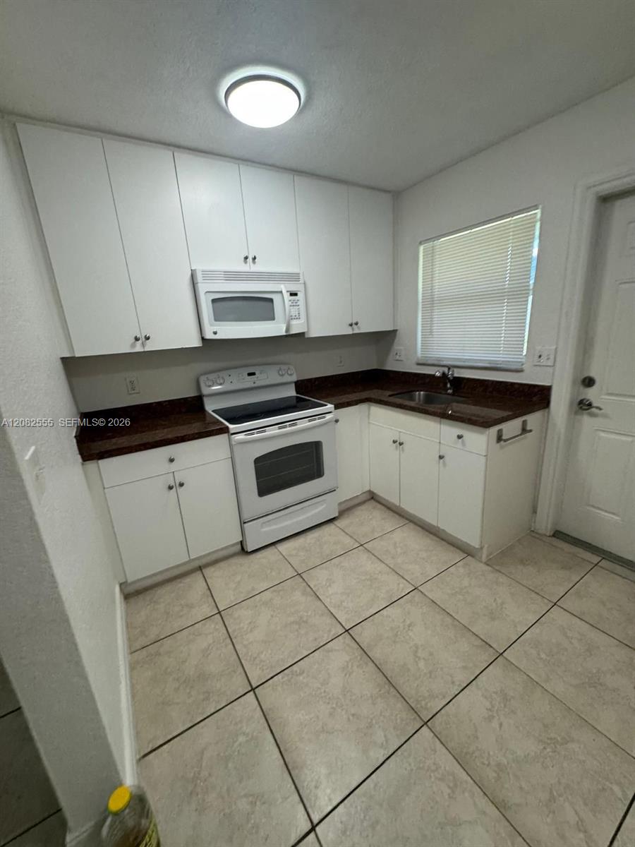 3260 NE 19th Ave # 15 — Photo 3