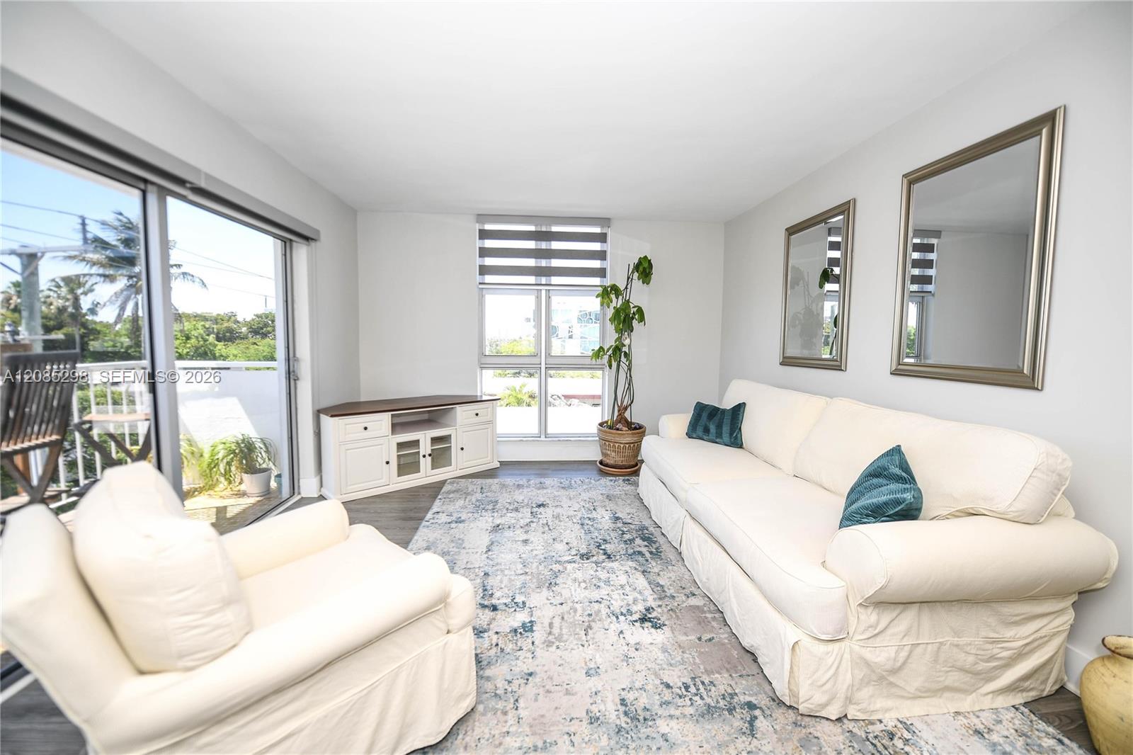8305 Crespi Blvd # 4D — Photo 2