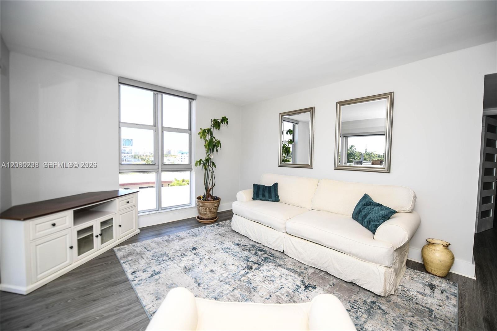 8305 Crespi Blvd # 4D — Photo 3