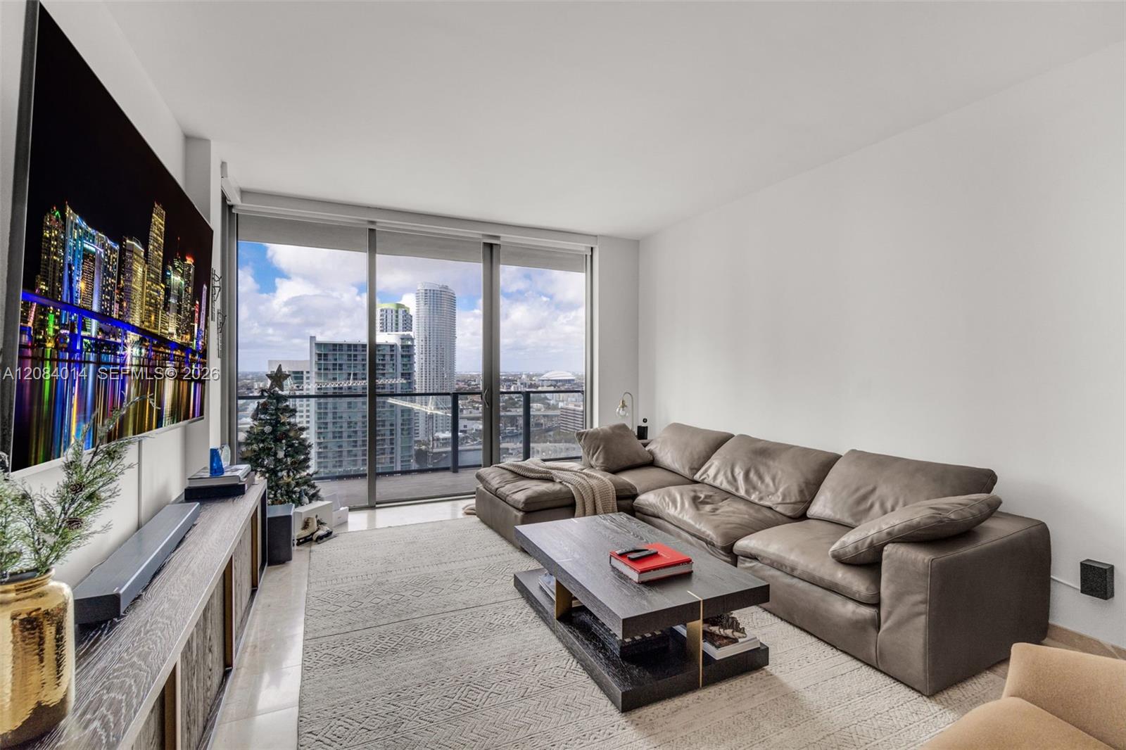 68 SE 6th St # 2406 — Photo 4
