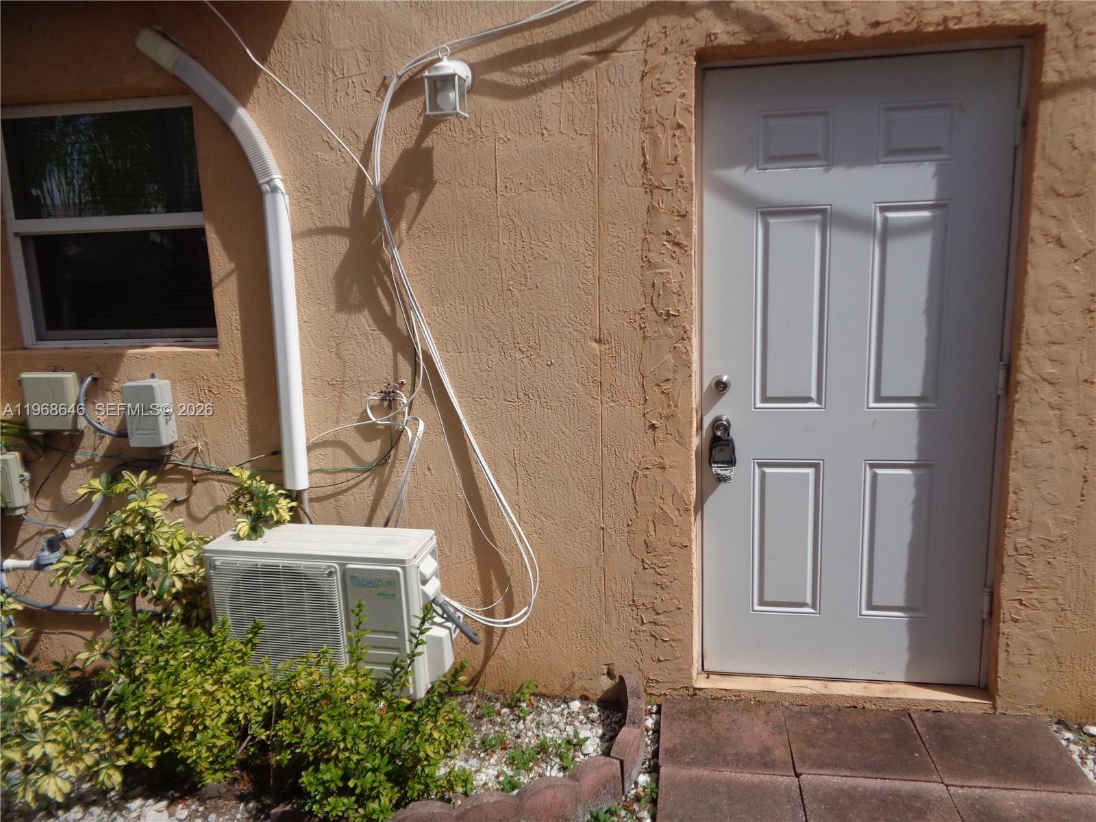 2060 SE 14th St — Photo 5