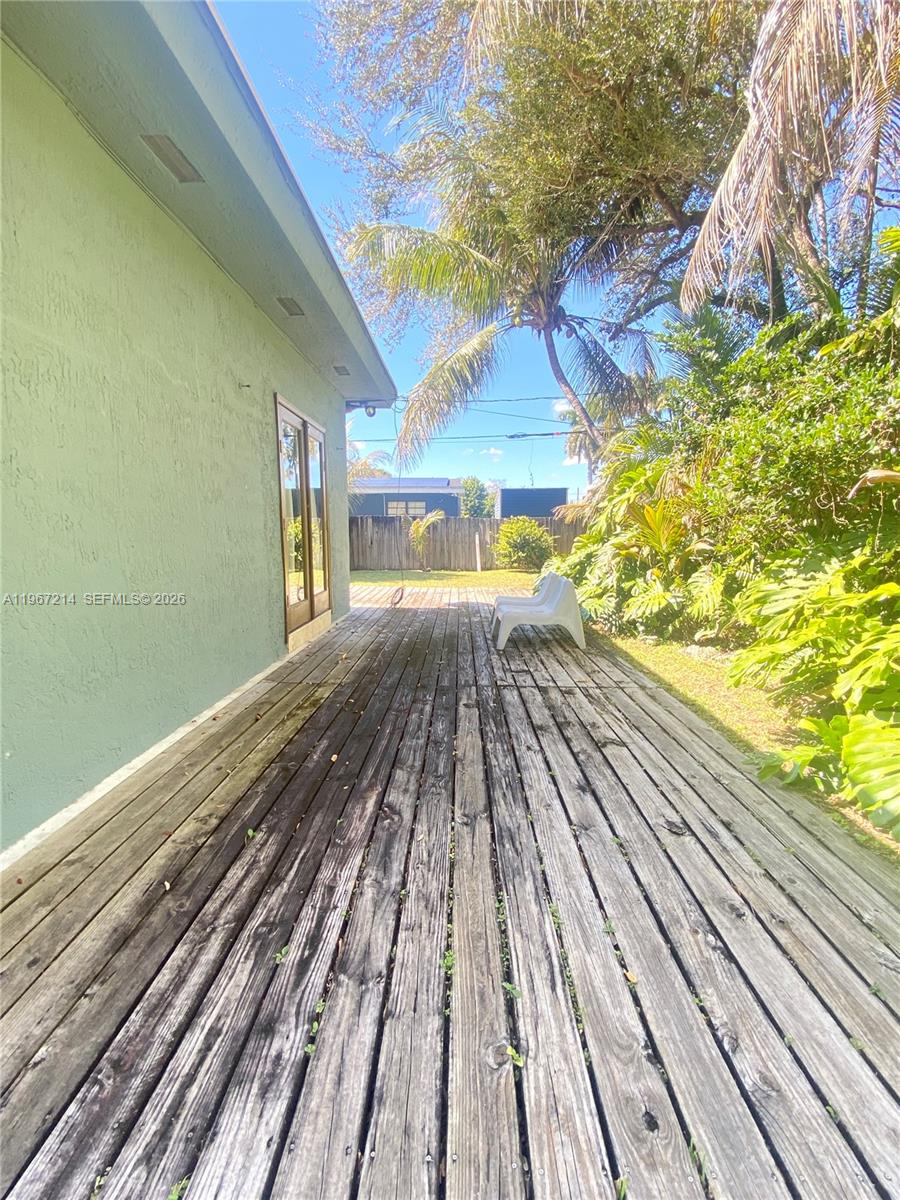 5975 SW 60th St — Photo 5