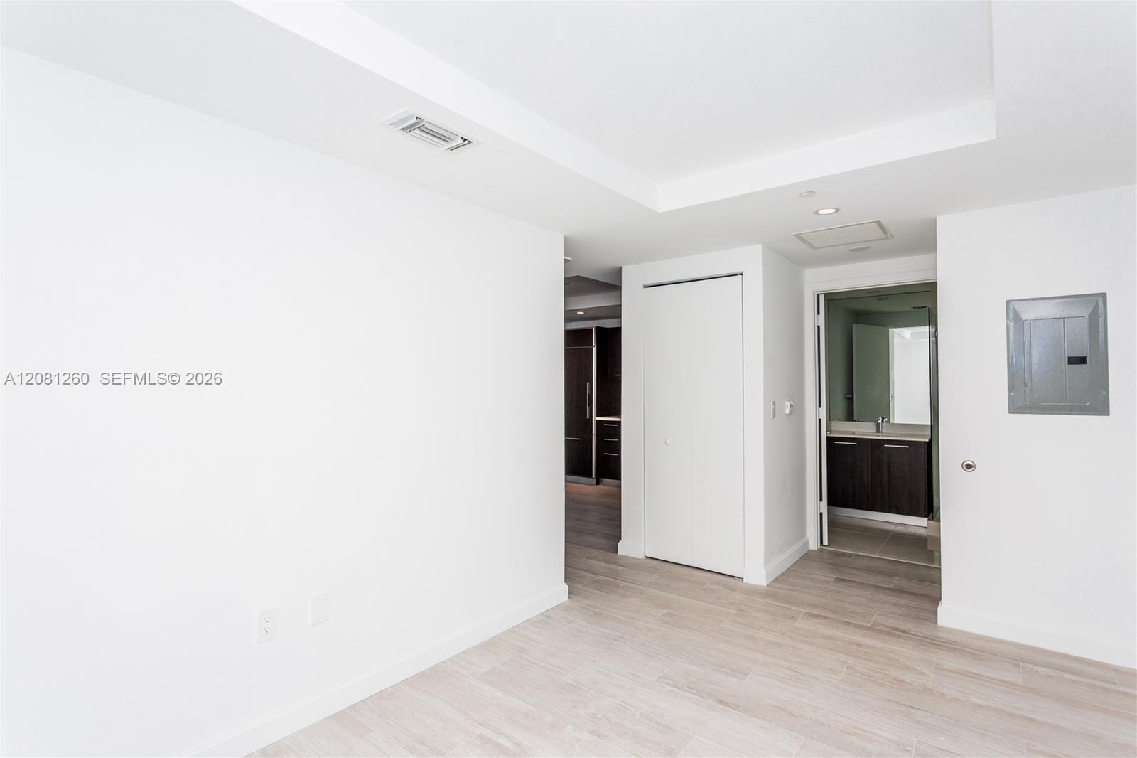 45 SW 9th St # 3204 — Photo 2