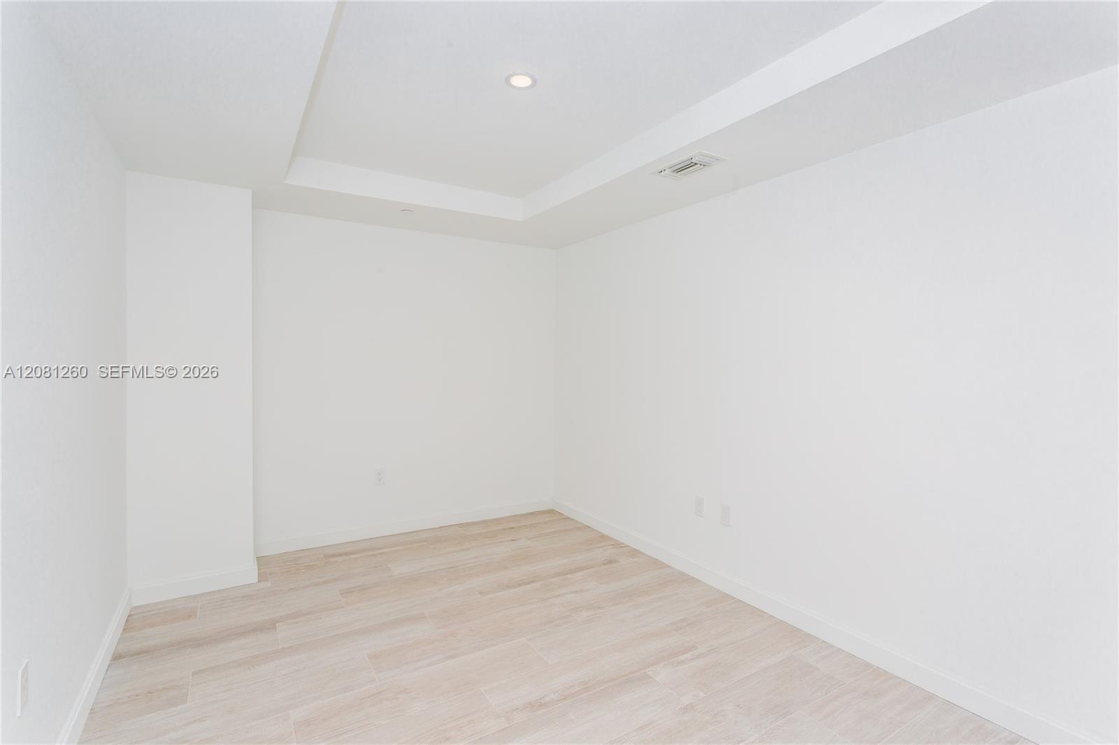 45 SW 9th St # 3204 — Photo 3