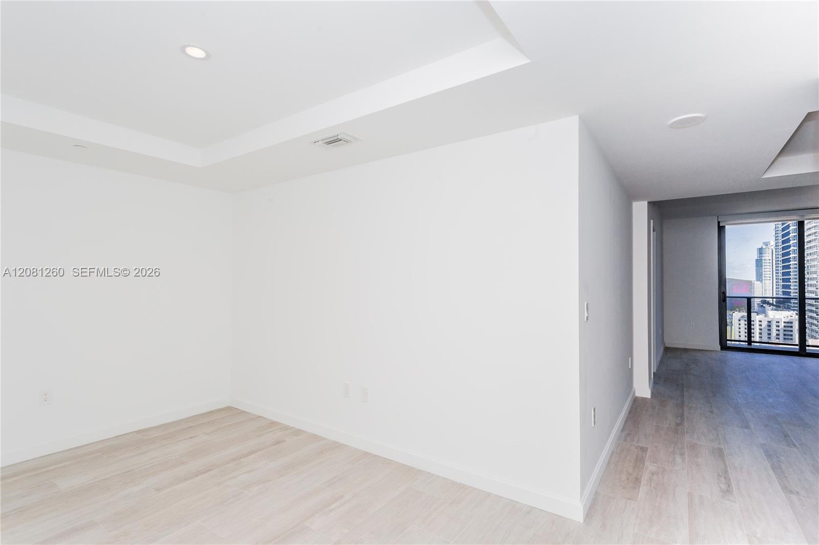 45 SW 9th St # 3204 — Photo 4
