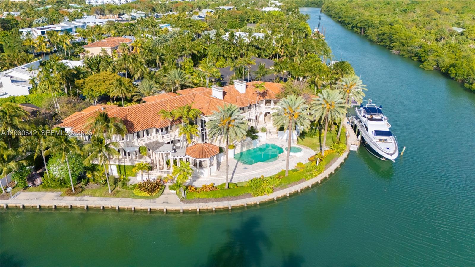 260 Cape Florida Dr — Photo 4